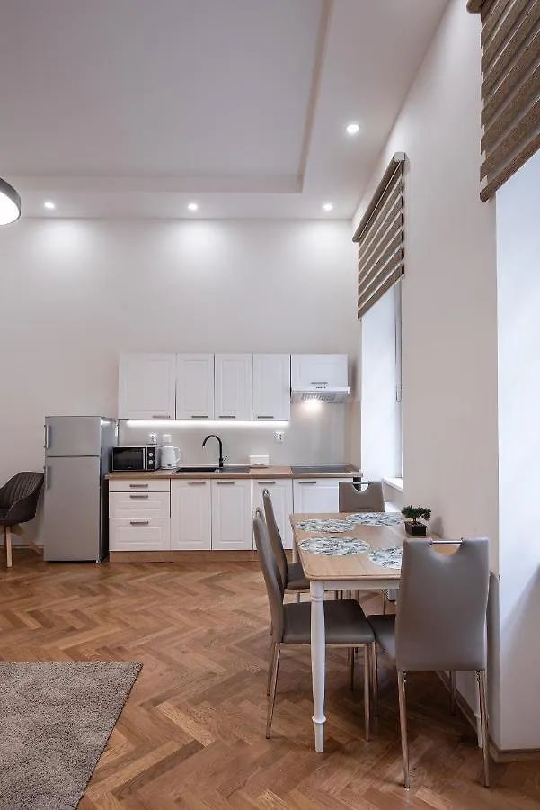 Dlazdena Apartments Praha 0*,